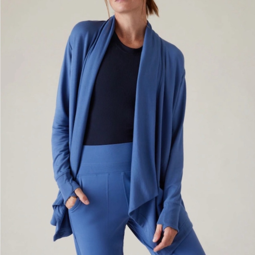 Athleta Pranayama Wrap Chrome Blue